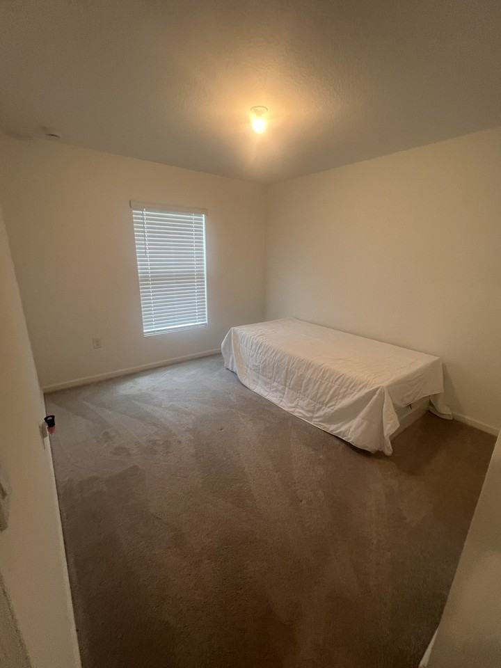 1166 Moon St Se #1 - Photo 5 of 15
