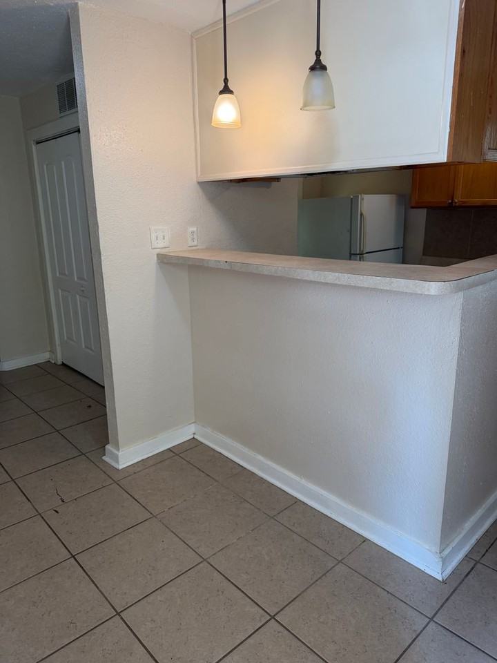 1210 Ford St - Photo 3 of 15