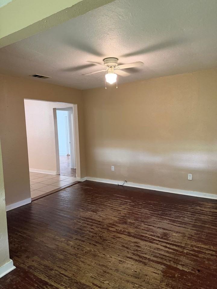 1210 Ford St - Photo 7 of 15