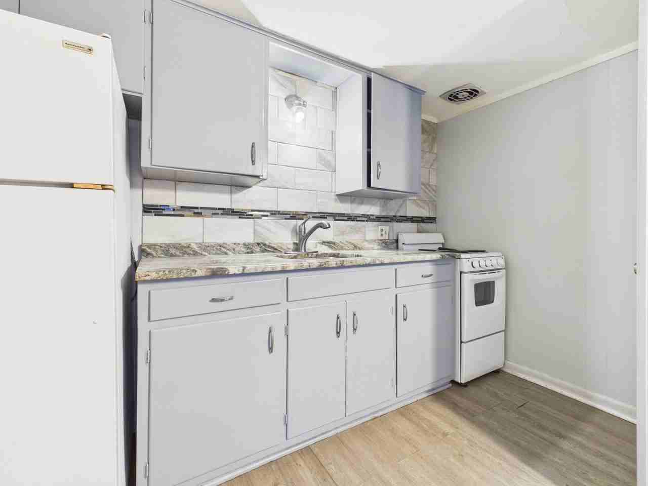 312 Ehlinger Dr #B - Photo 3 of 16