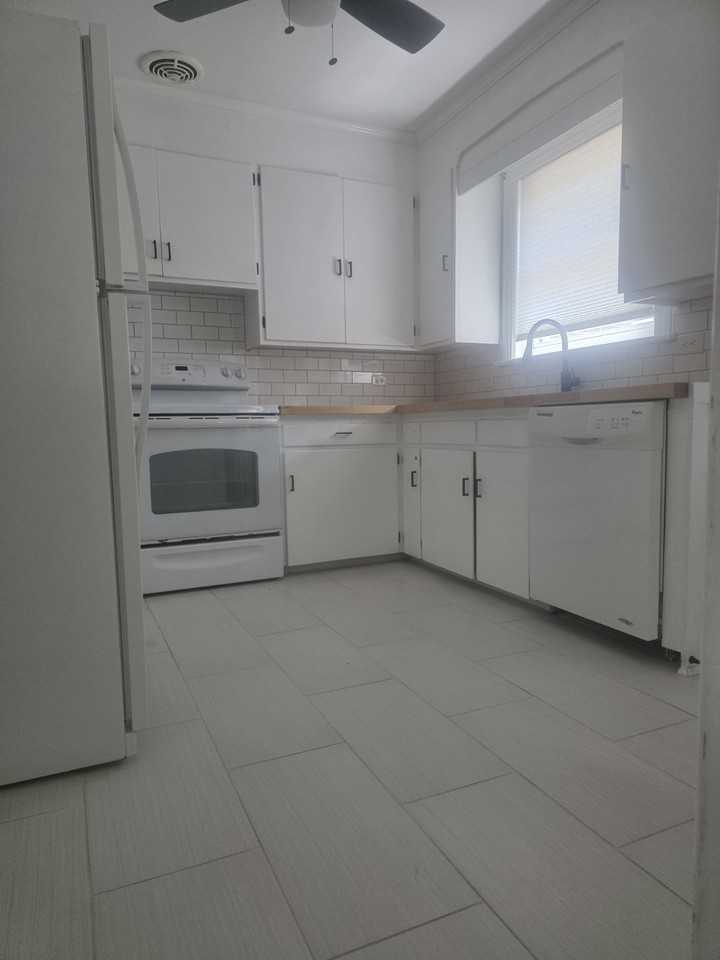 301 N Fulton St #1 - Photo 7 of 14