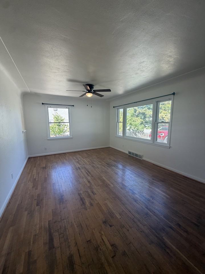 2032 Avenue B #1 - Photo 4 of 21