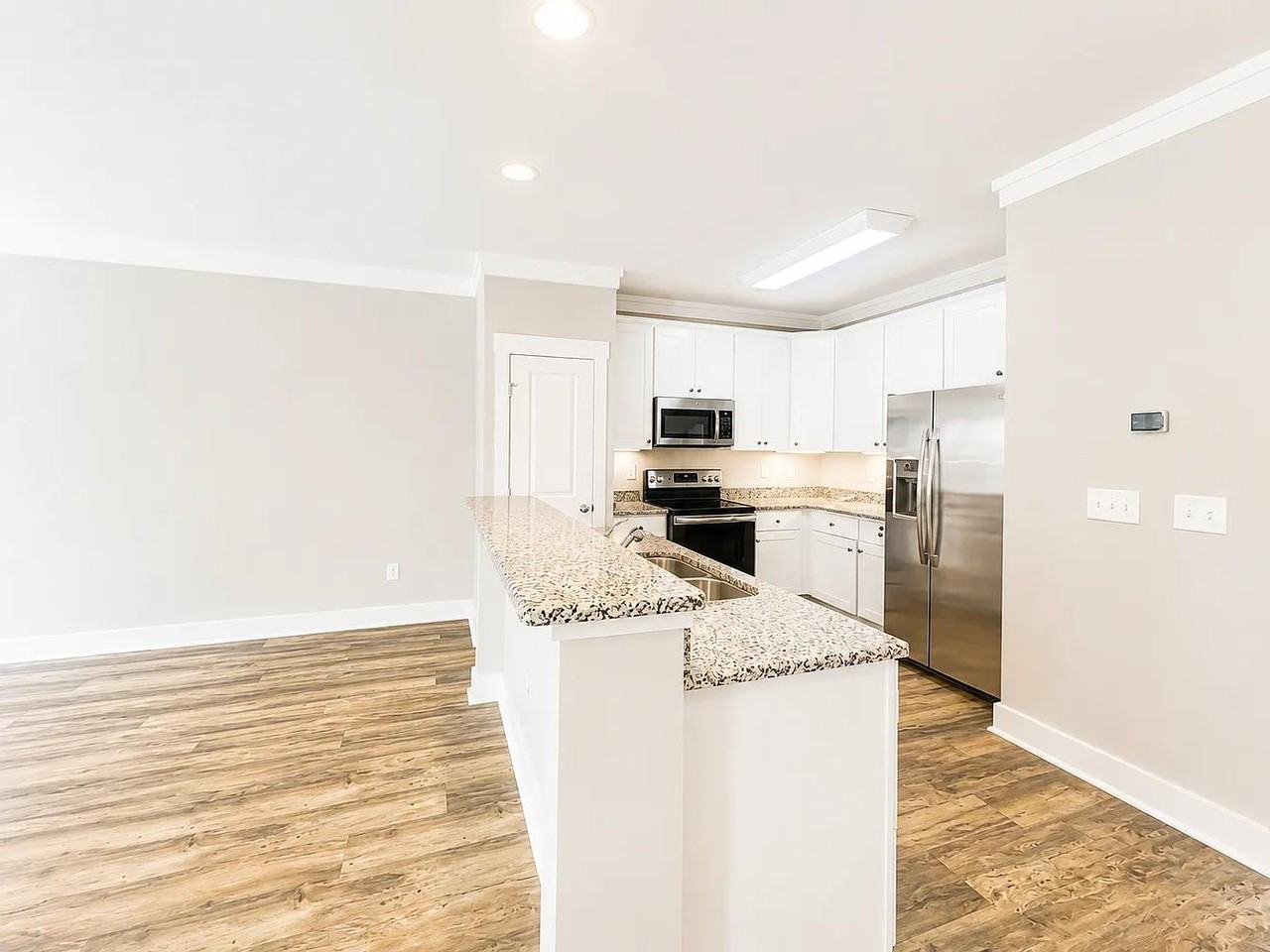 722 Elmbrook Dr #1 - Photo 5 of 20
