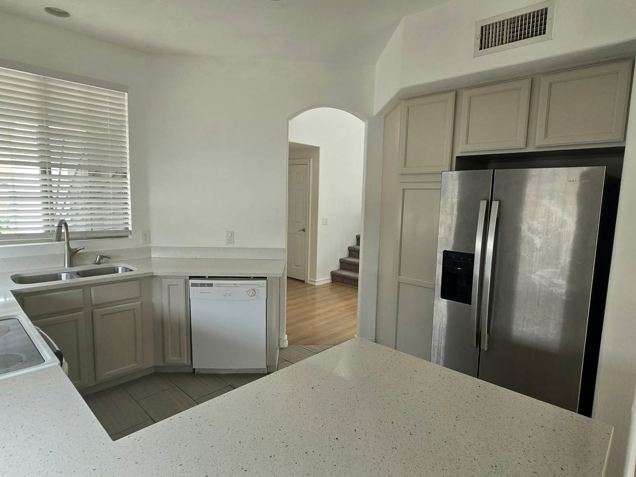 2123 N 30th St - Photo 4 of 17