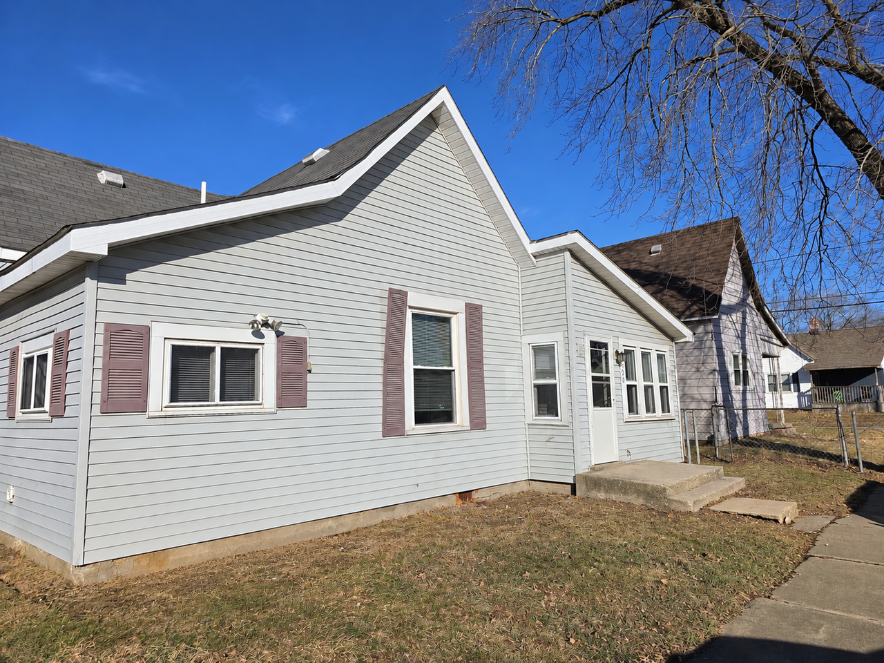 1506 W 10th St - Photo 4 of 6