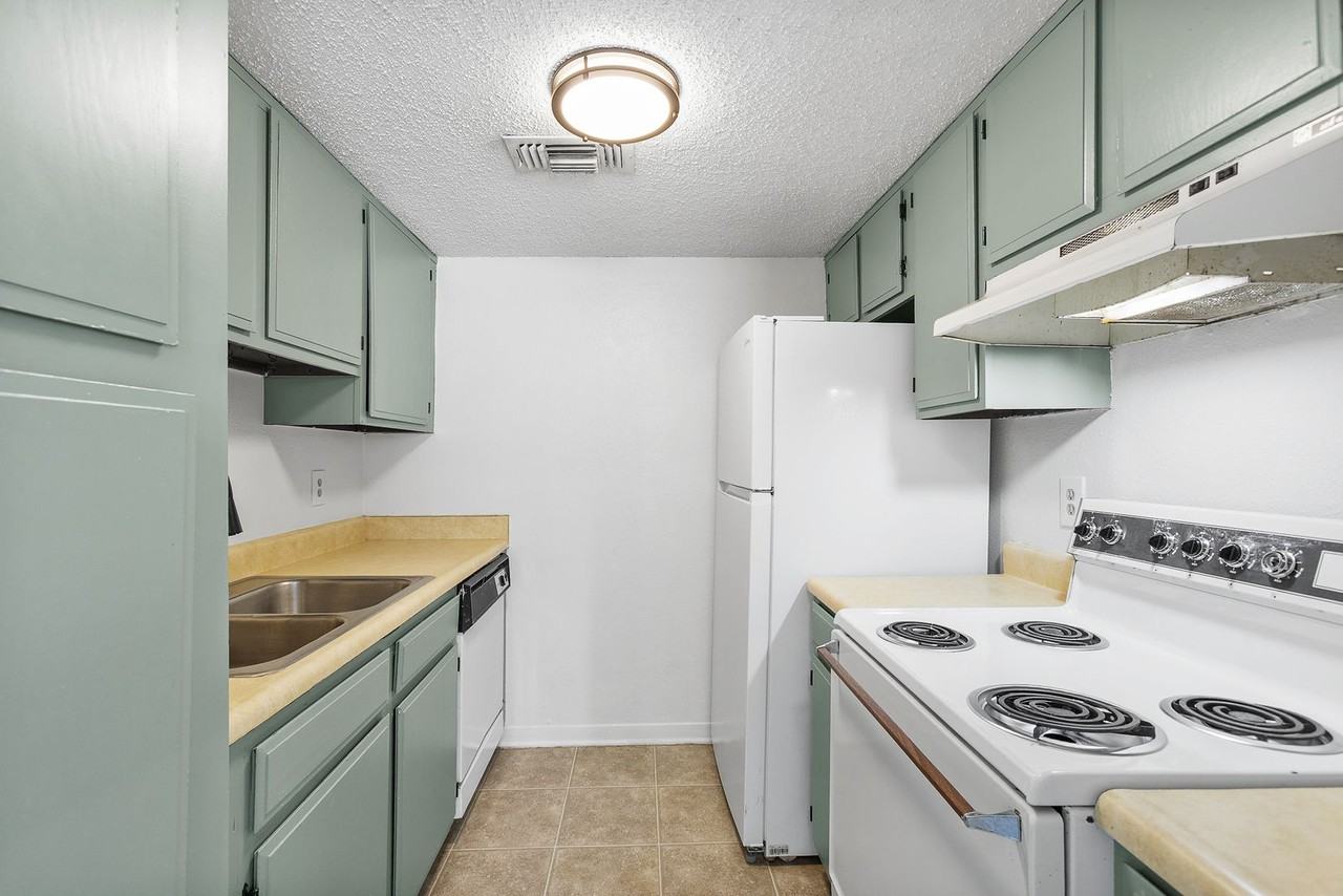 Chestnut Place Apartments - Photo 6 of 12