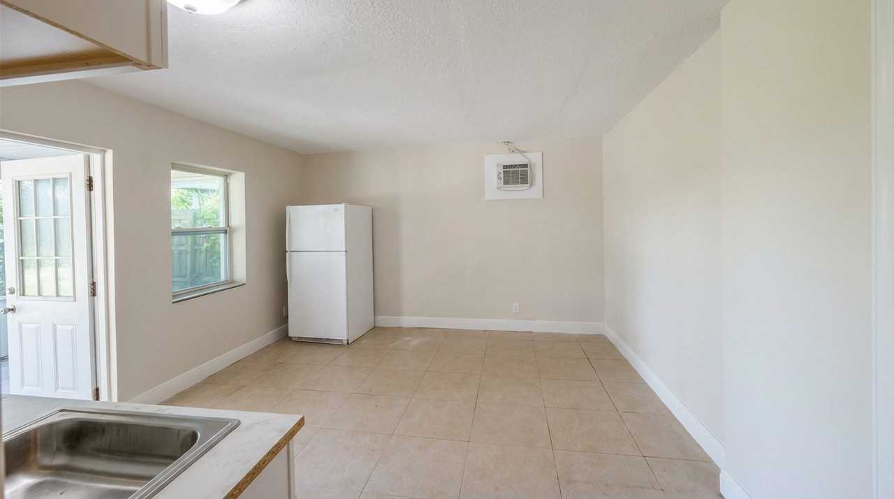 10598 106th Ave #2 - Photo 5 of 8