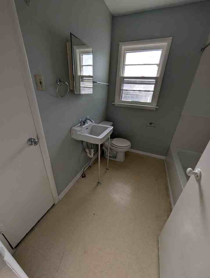 829 Se 14th St #1 - Photo 4 of 9