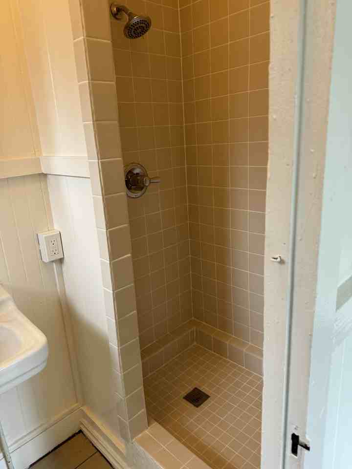1429 Lusitana St #B - Photo 6 of 8