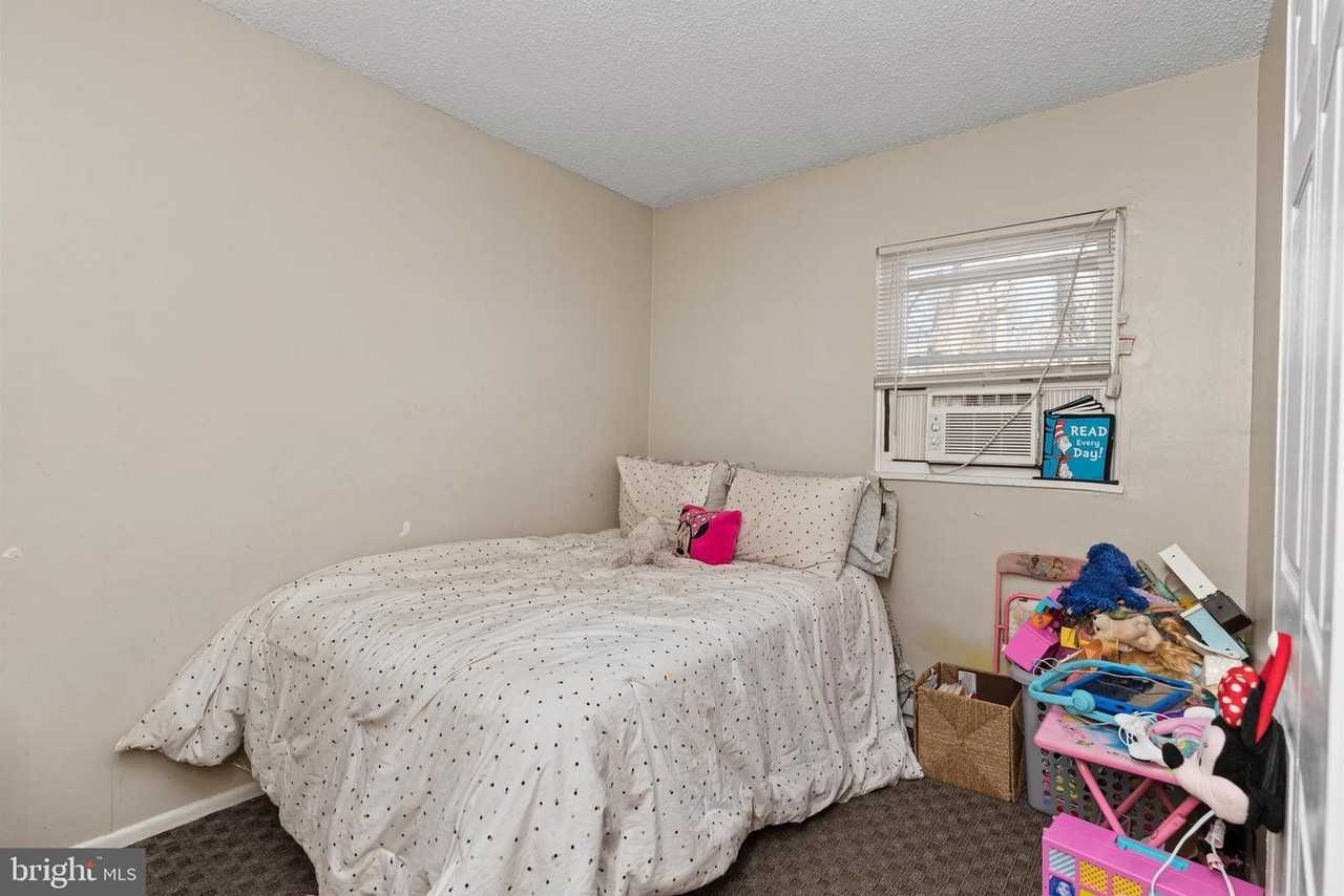 1153 Belvedere St #1 - Photo 5 of 21