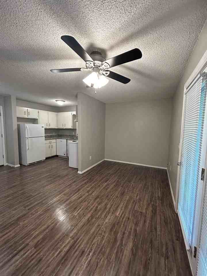 221 Brooke Lynn Dr #B - Photo 3 of 9