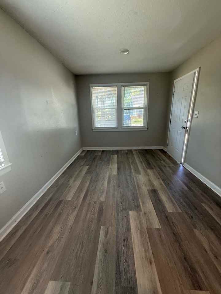 306 Bell St #B - Photo 2 of 5