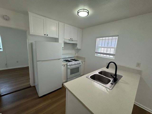 751 E 76th Pl #751 - Photo 4 of 8