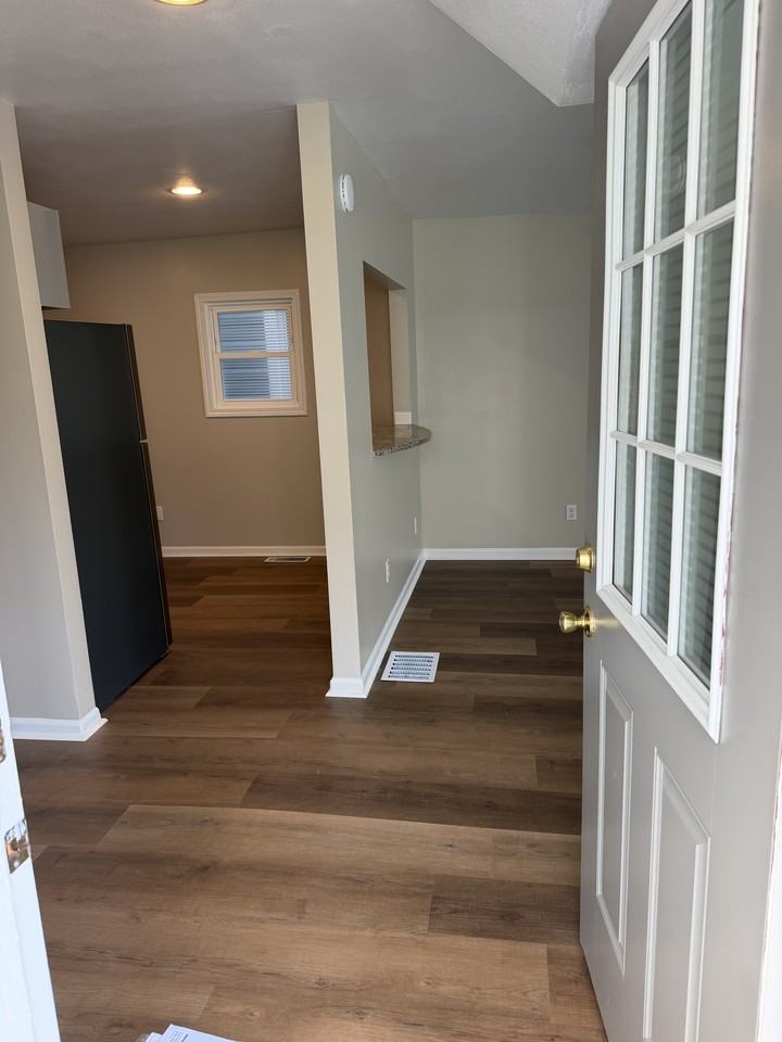 111 E 9th St #1 - Photo 2 of 15