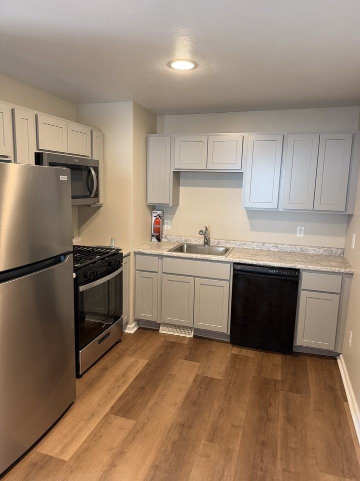 111 E 9th St #1 - Photo 6 of 15