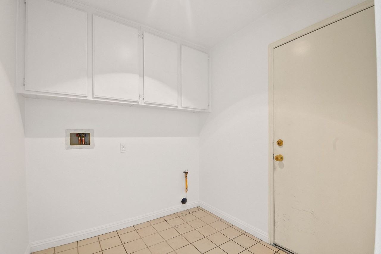 1253 Taft Ln - Photo 3 of 17