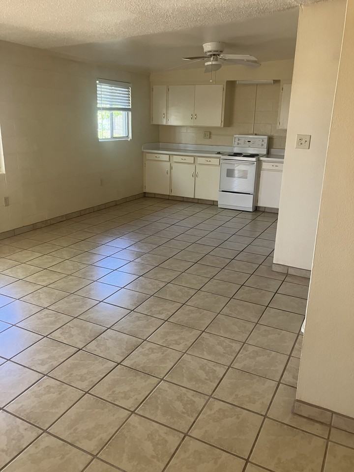 2500 N Swan St #1 - Photo 2 of 11