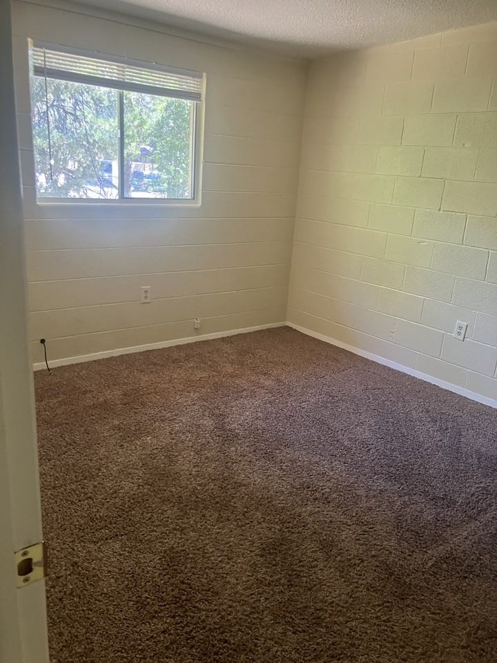 2500 N Swan St #1 - Photo 3 of 11