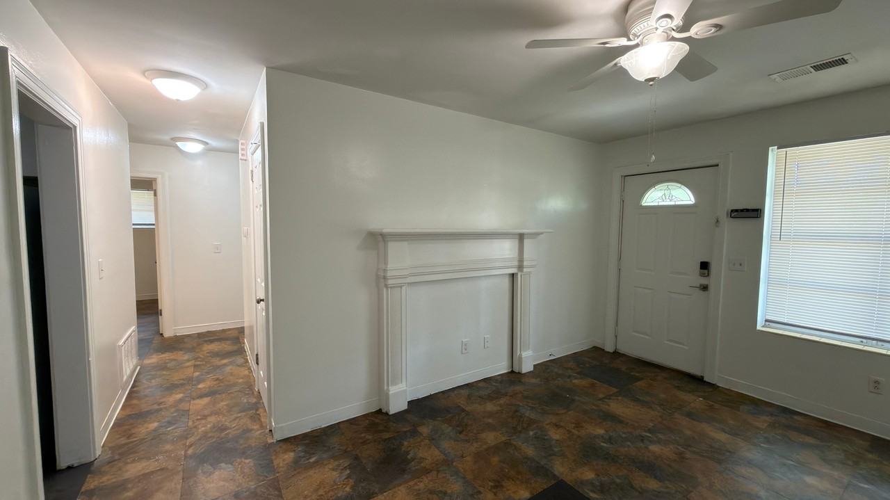 1635 Memminger AvenueUnit B #B - Photo 5 of 20