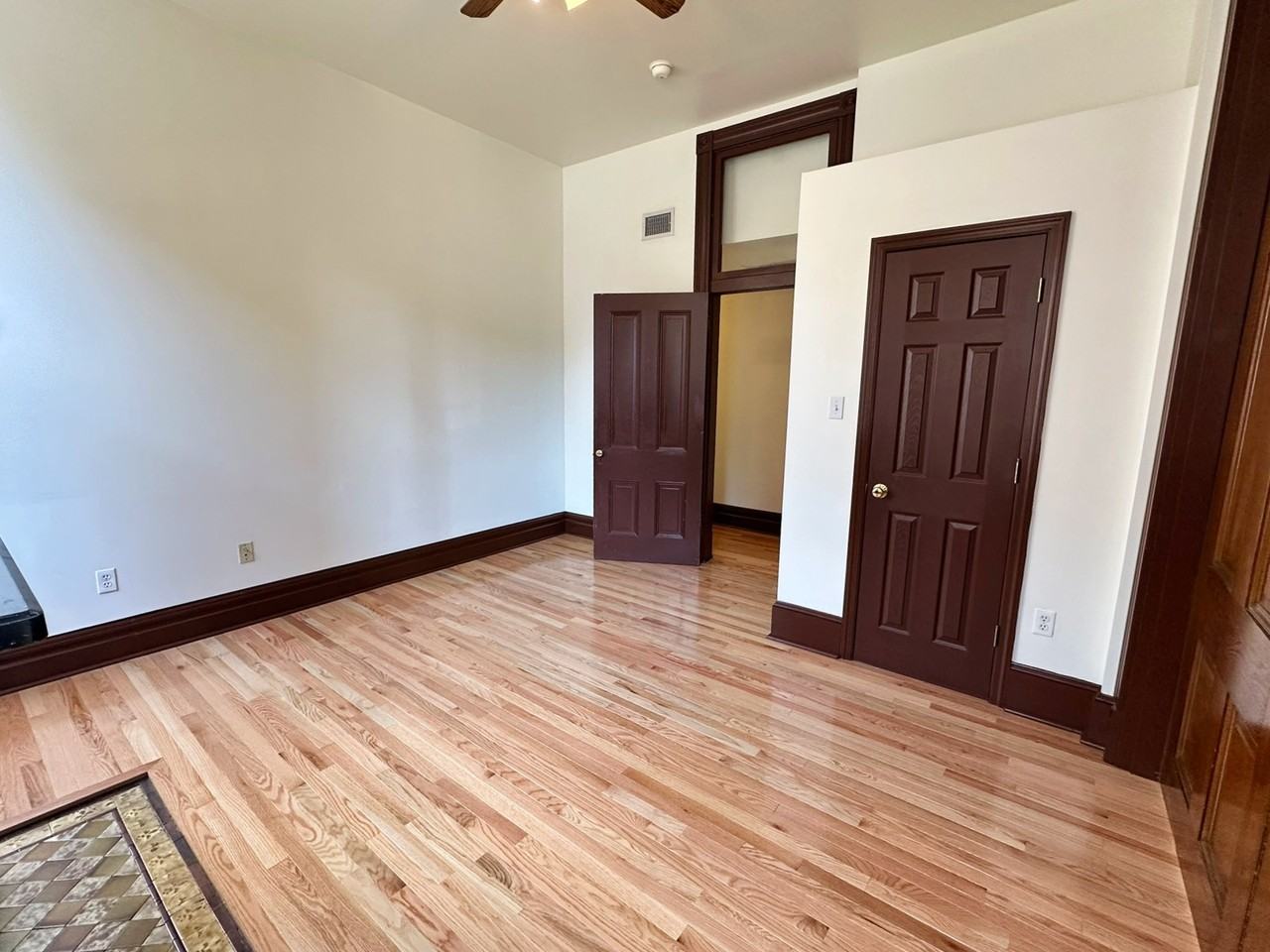 1607 Sarah St #1 - Photo 4 of 24