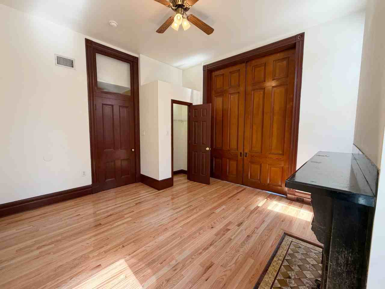 1607 Sarah St #1 - Photo 5 of 24