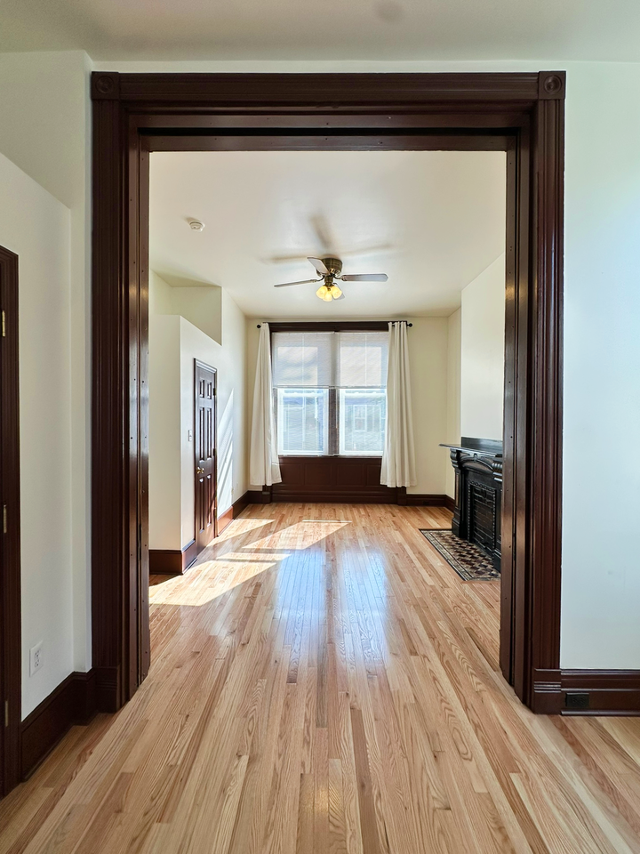 1607 Sarah St #1 - Photo 6 of 24