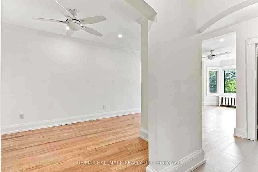 553 Broadview Avenue - Photo 4 of 29