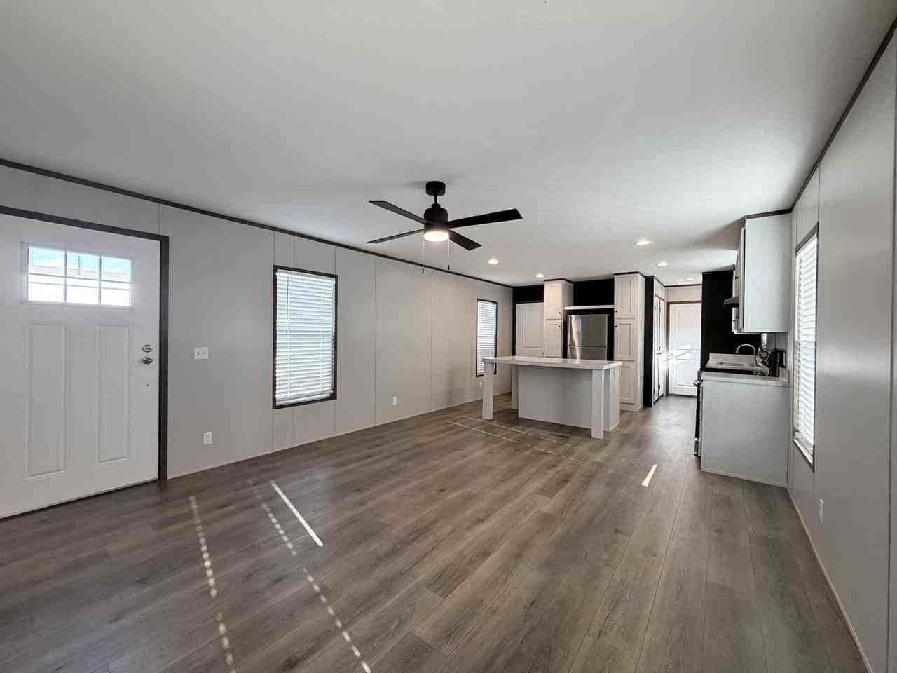 127 Paramont Dr - Photo 3 of 27