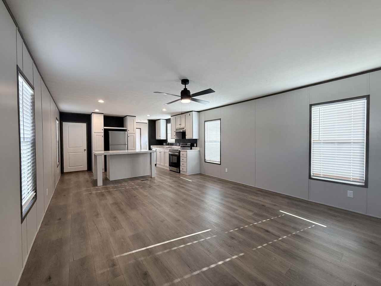 127 Paramont Dr - Photo 4 of 27