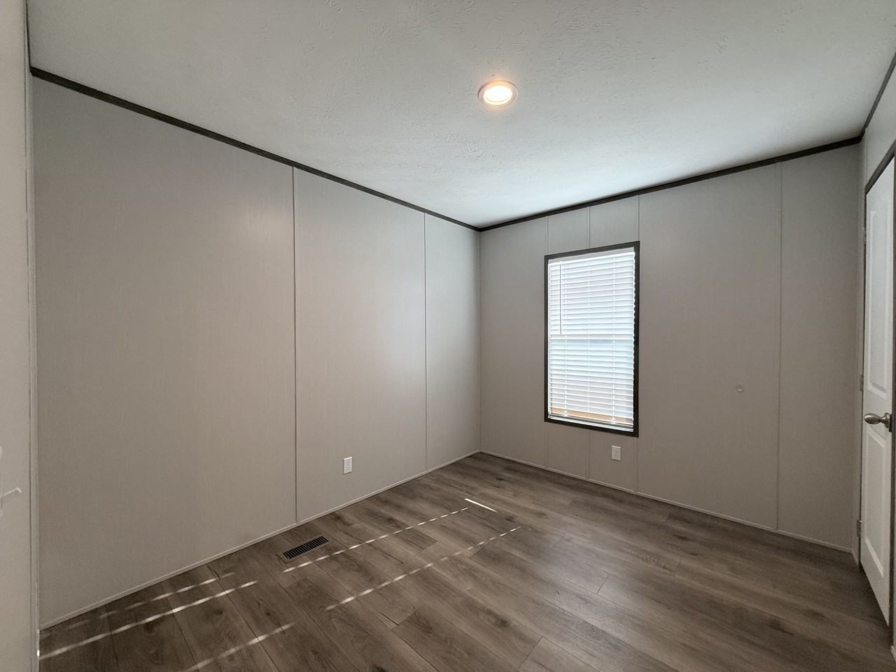 127 Paramont Dr - Photo 7 of 27