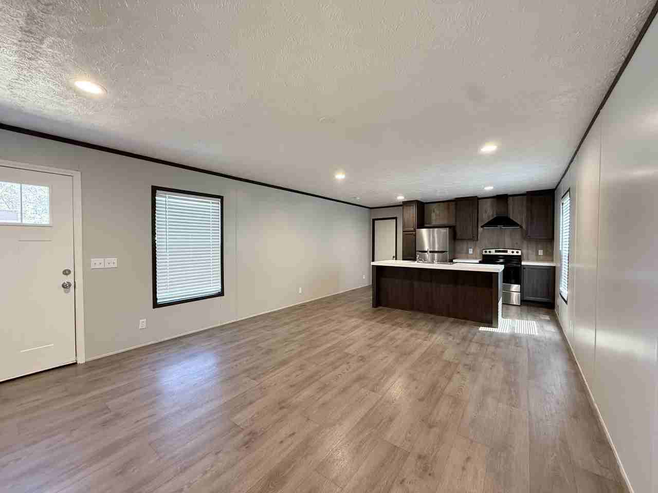 135 Prairie Dr - Photo 4 of 33