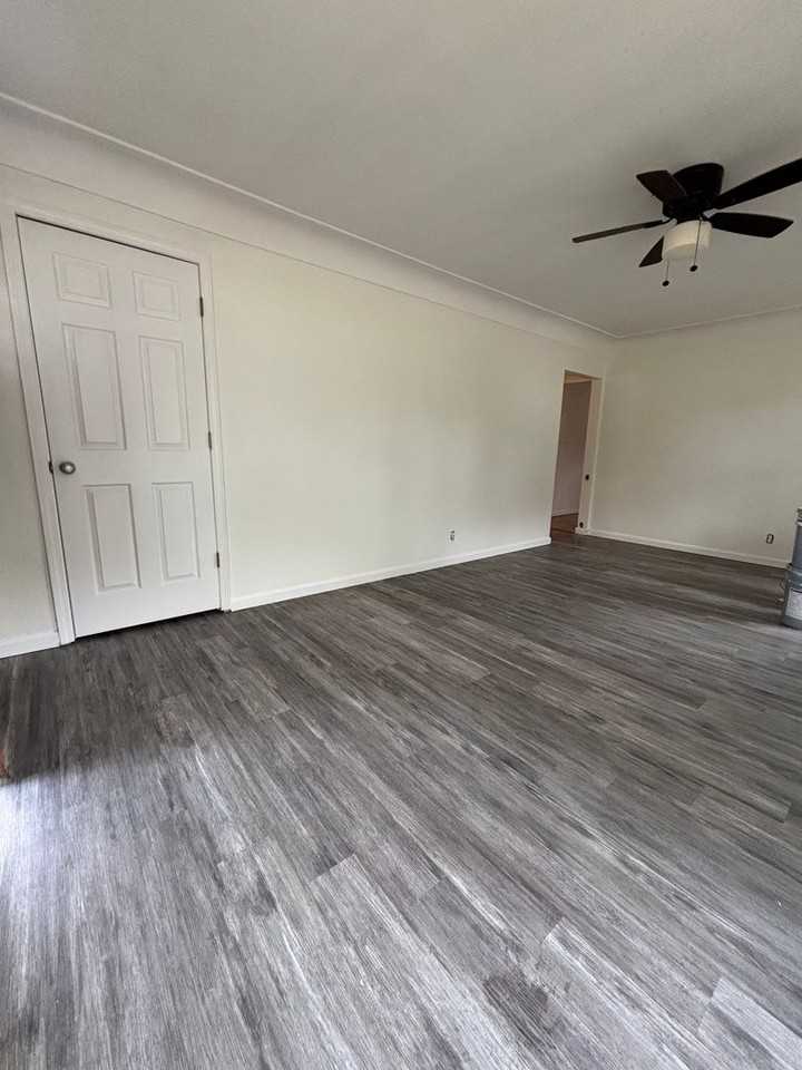 103 Brookside Dr - Photo 2 of 17