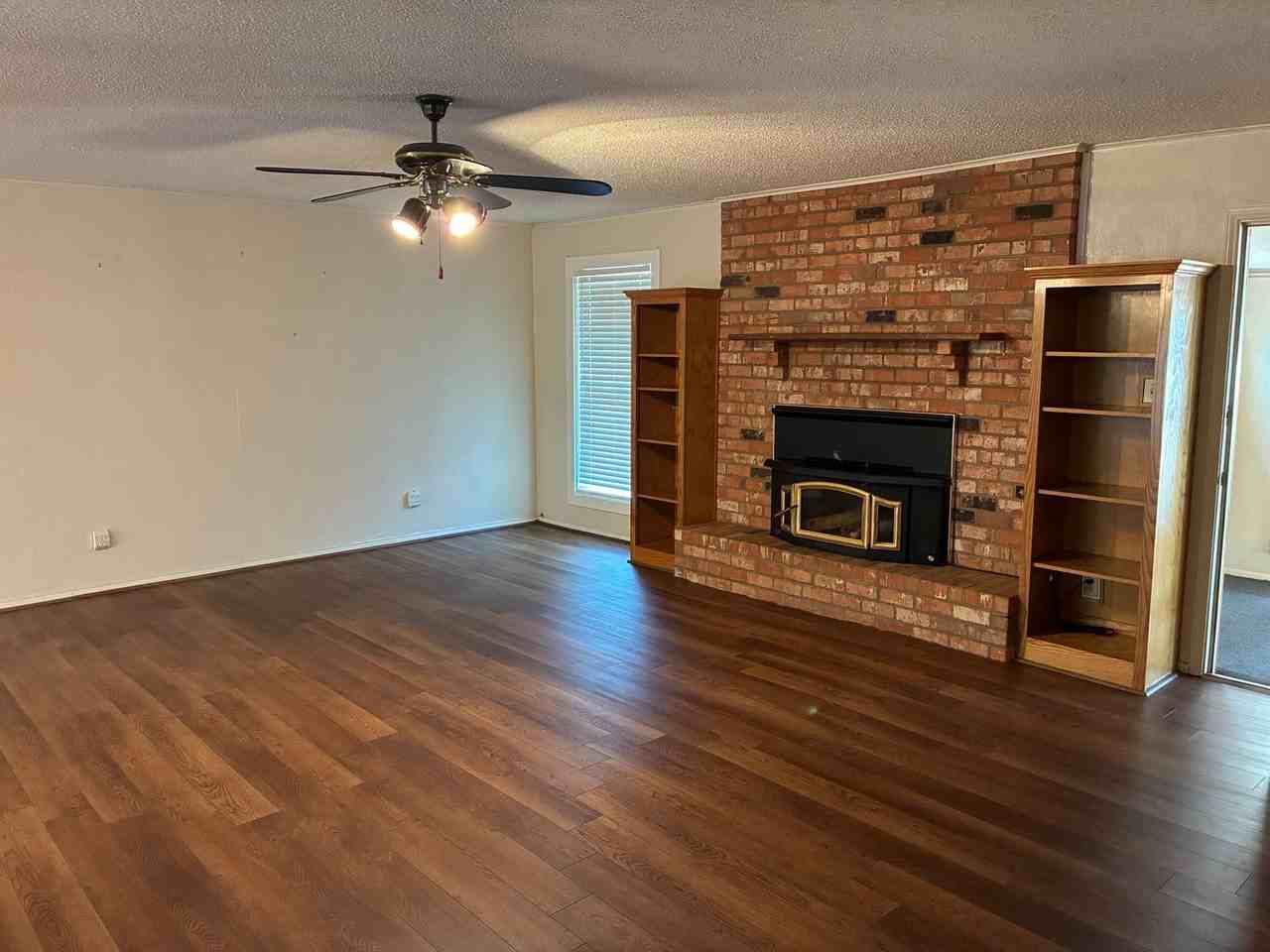 415 Rosewood St - Photo 4 of 17