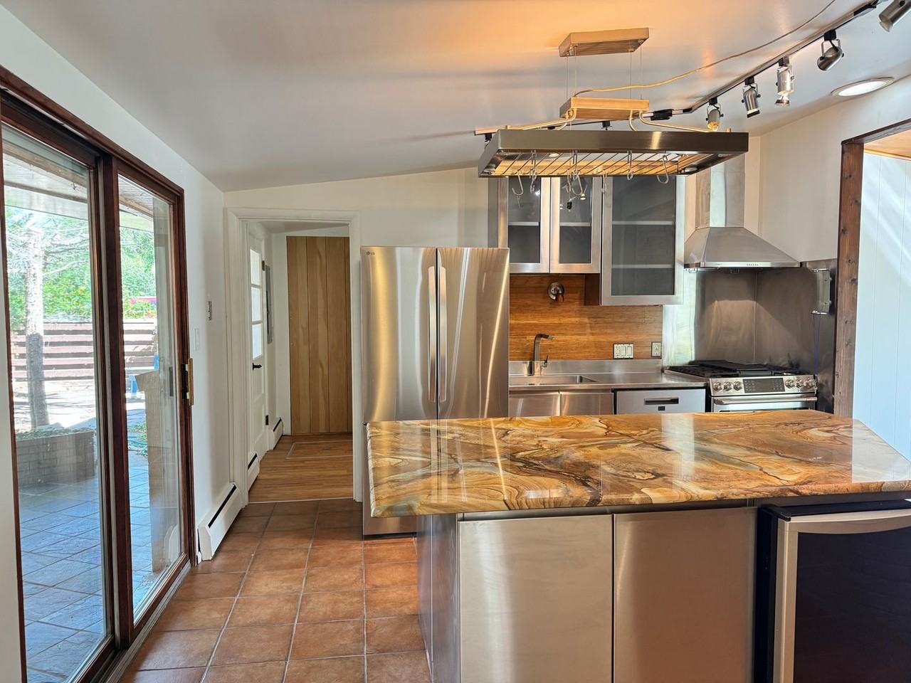 1965 Grape Ave - Photo 4 of 31