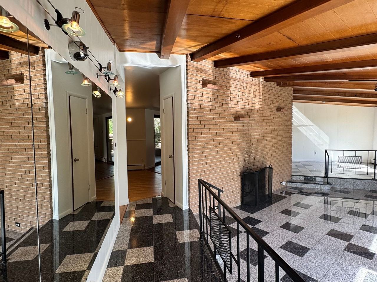 1965 Grape Ave - Photo 5 of 31