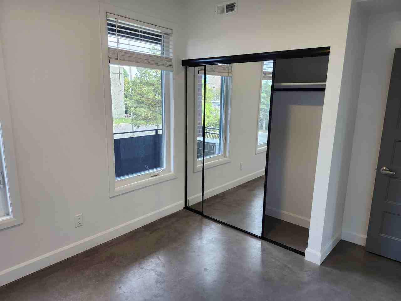 396 Marguerite Avenue - Photo 4 of 7
