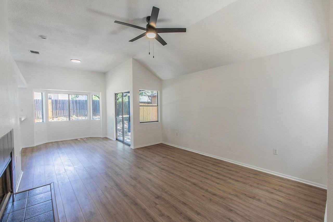 3662 Candlehead Ln - Photo 4 of 26