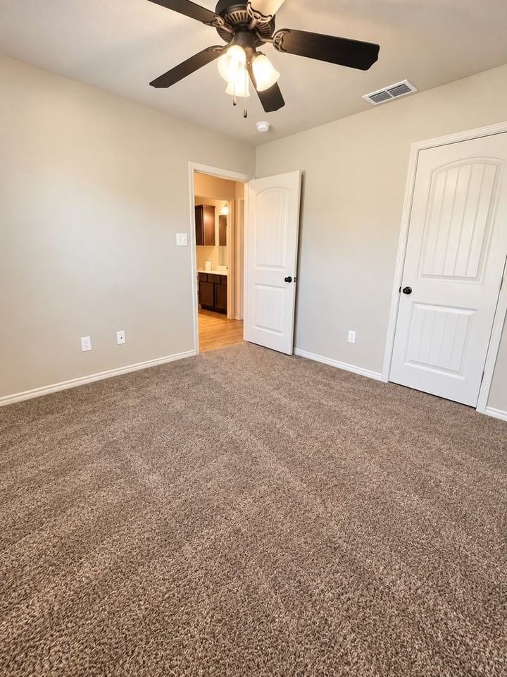 3205 113th St - Photo 7 of 14