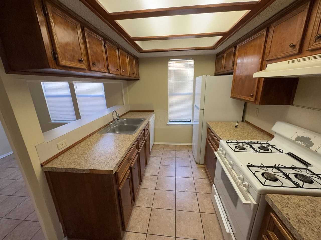 2607 Poage Ave - Photo 5 of 21