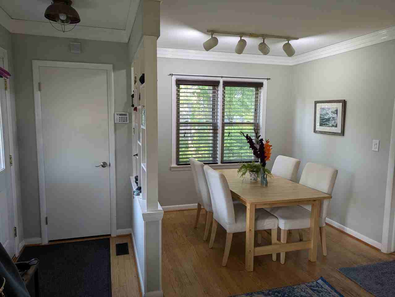1009 Circle Dr - Photo 4 of 22