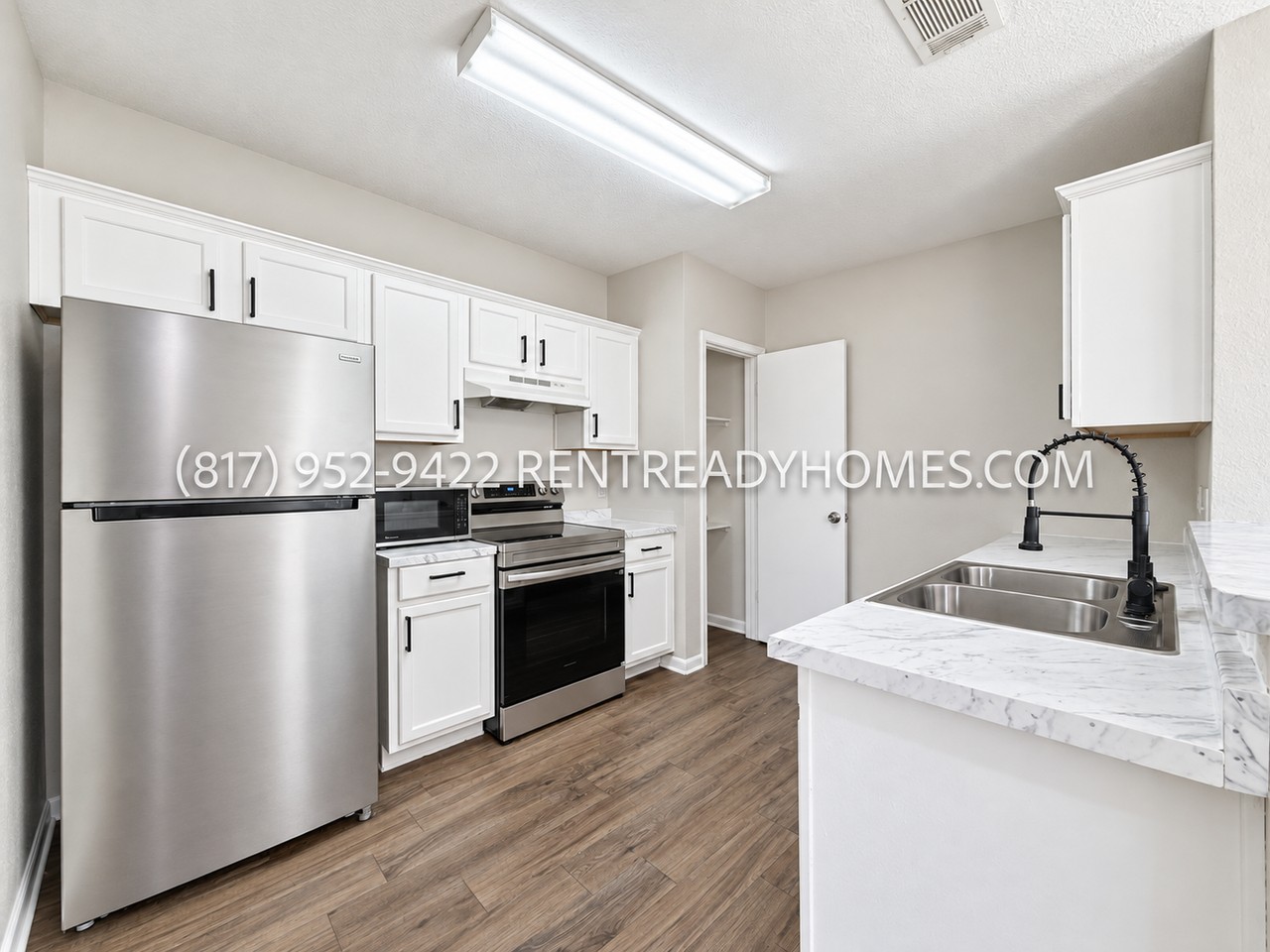 860 Potomac Dr - Photo 6 of 17