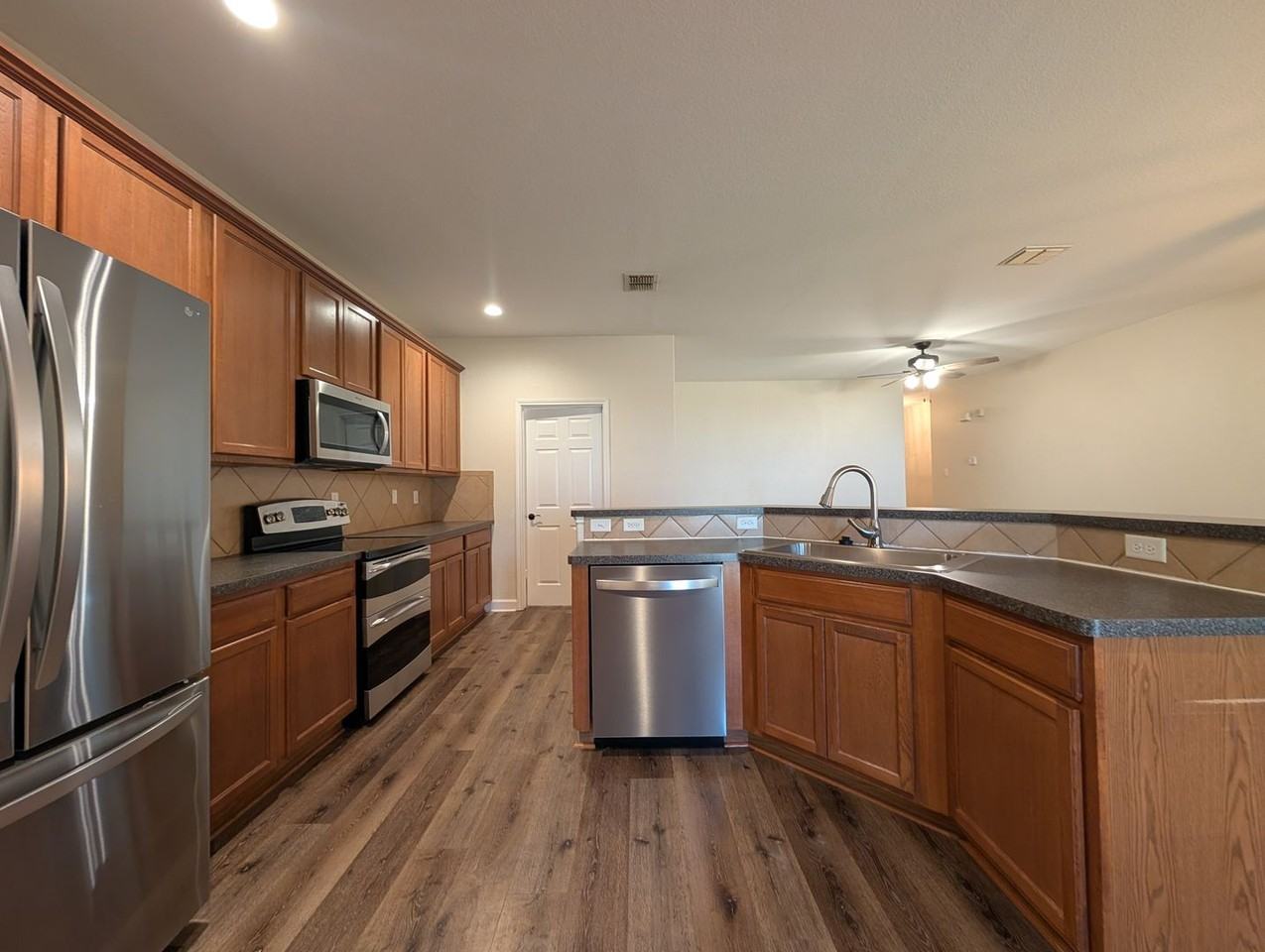 349 Placid Mdw - Photo 5 of 47
