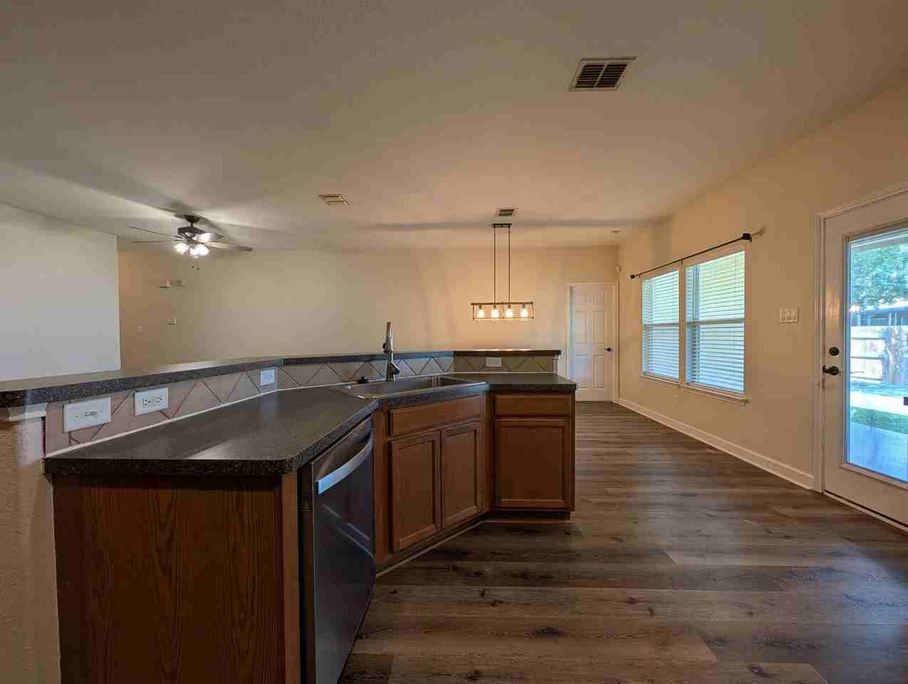 349 Placid Mdw - Photo 6 of 47