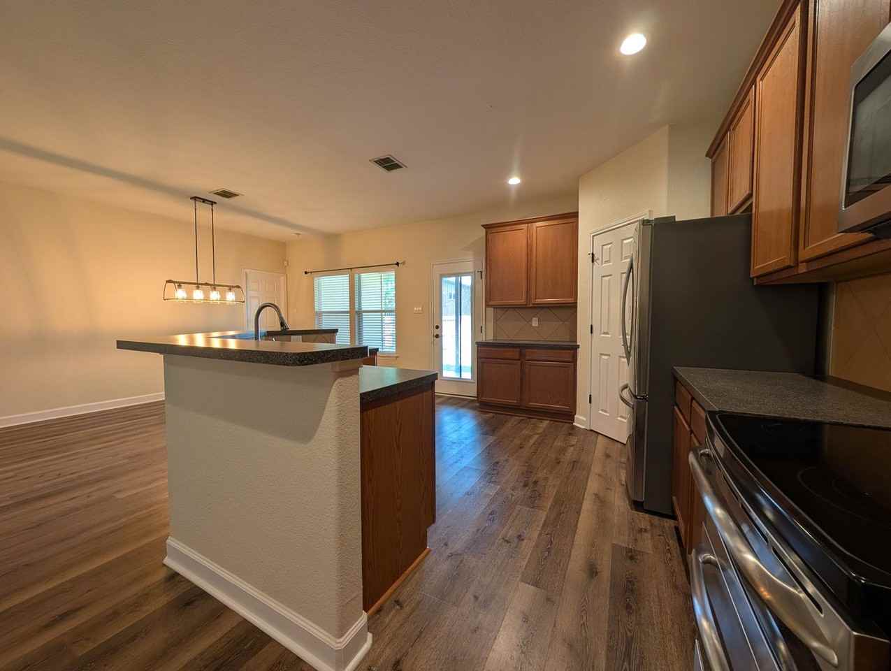 349 Placid Mdw - Photo 7 of 47