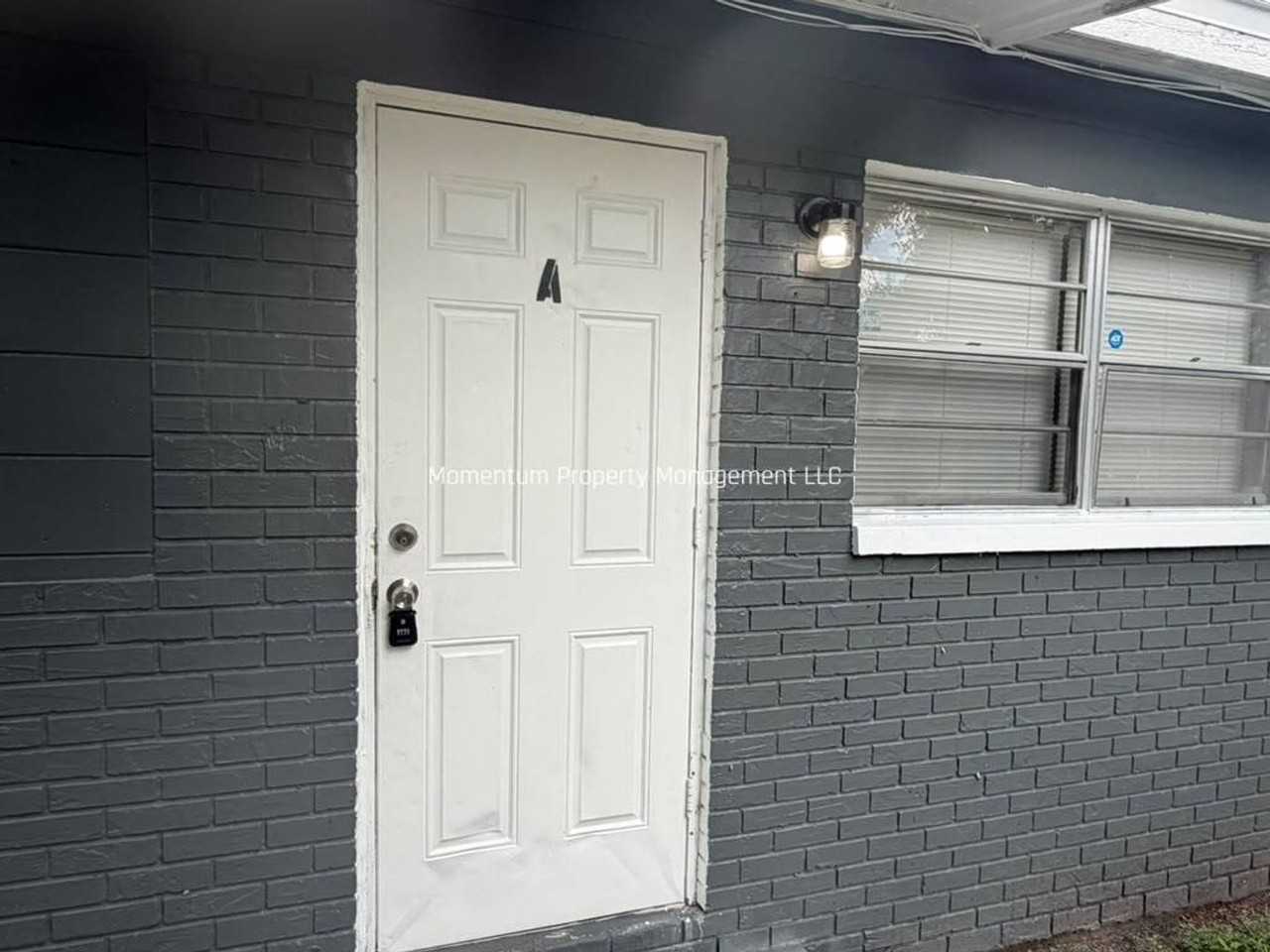 8215 N 17th St #A - Photo 3 of 7
