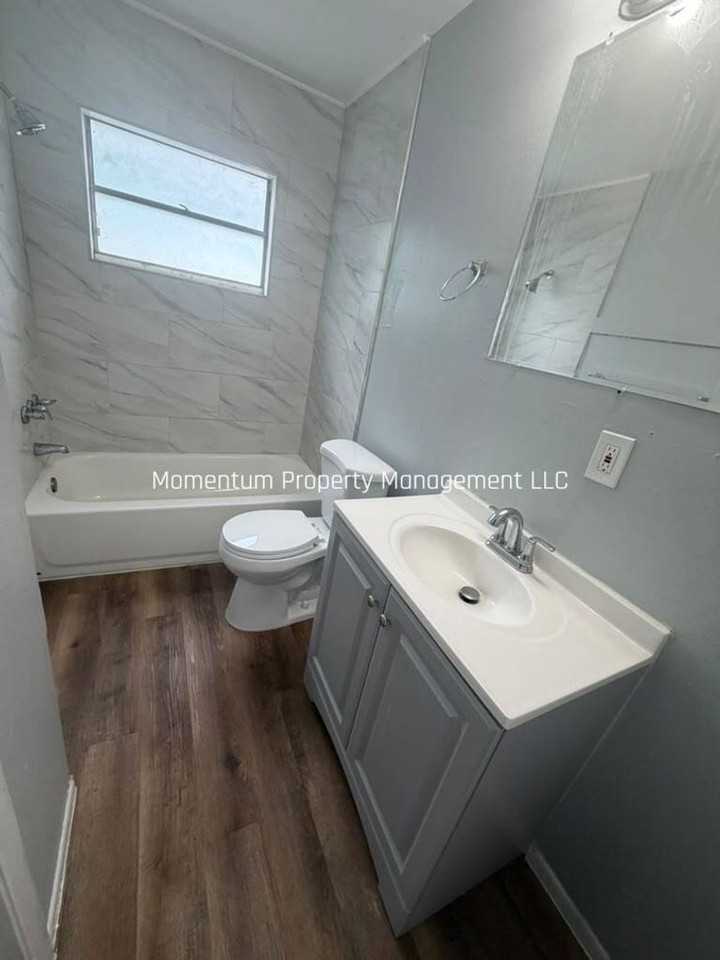 8215 N 17th St #A - Photo 5 of 7