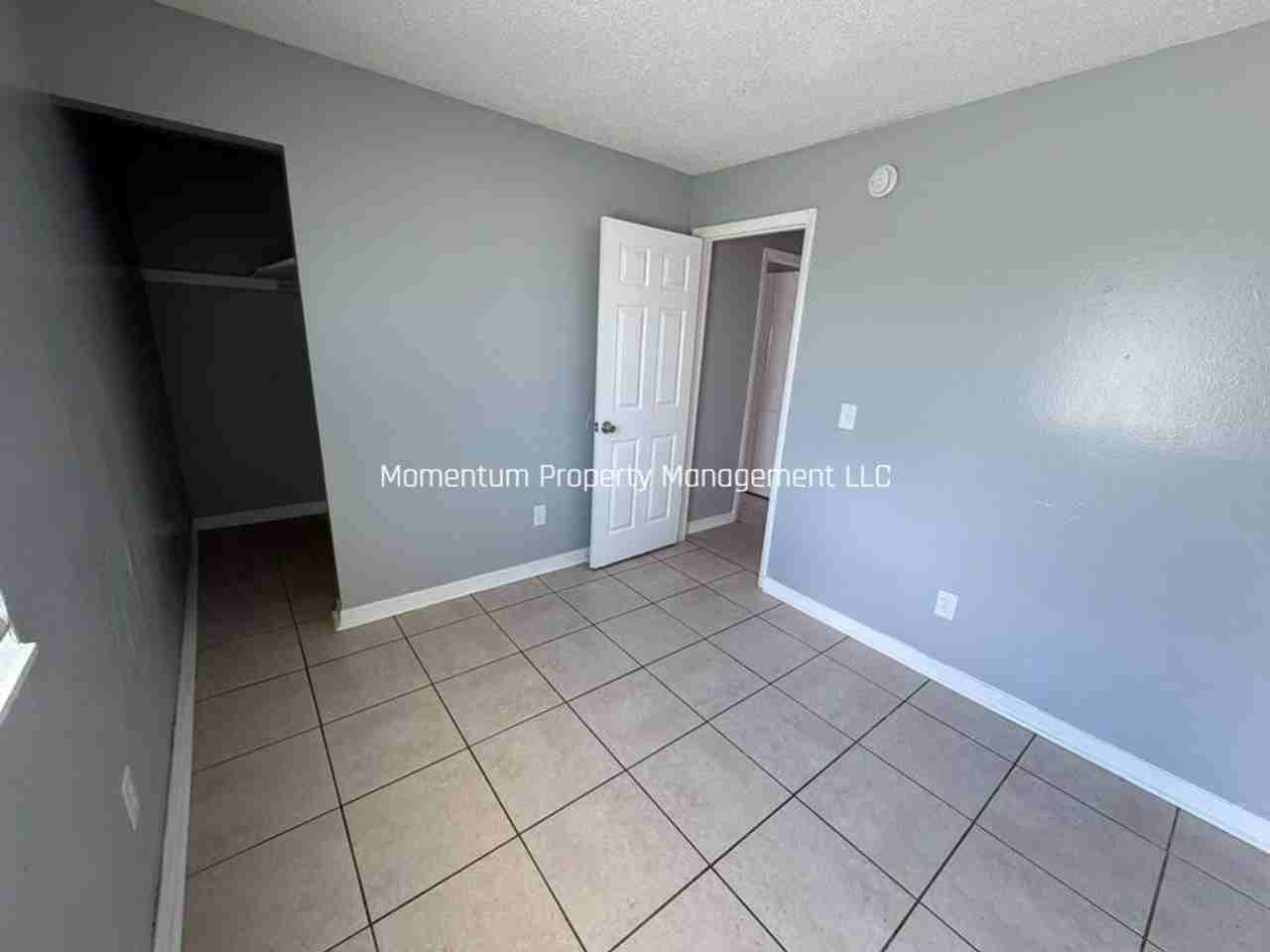2811 Anthony St #B - Photo 4 of 9