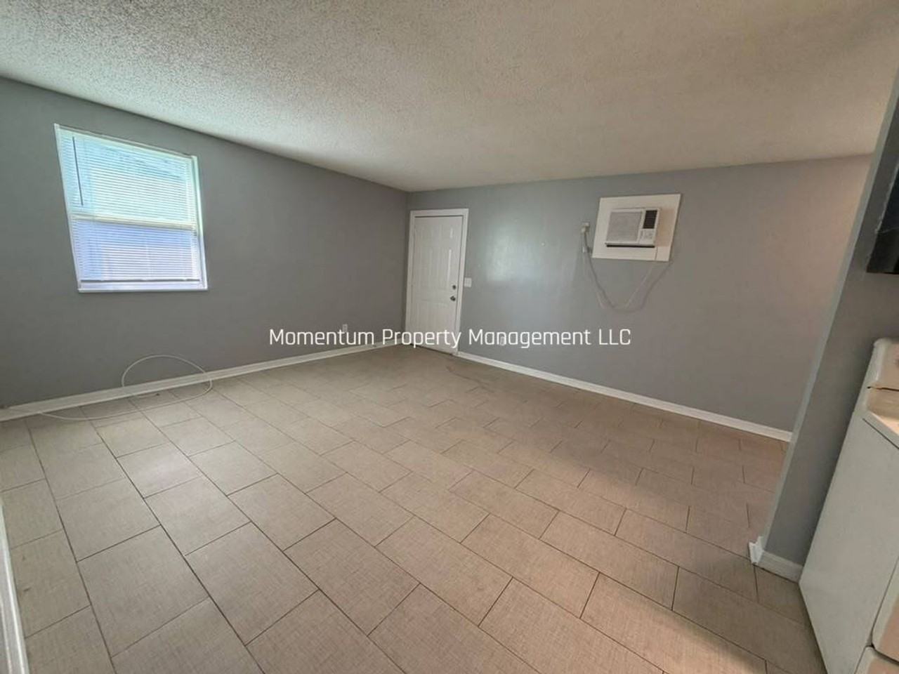 2811 Anthony St #B - Photo 5 of 9