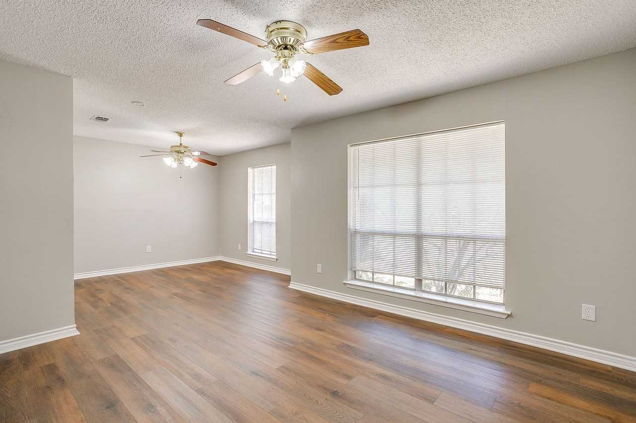 6528 Winifred Dr - Photo 4 of 23