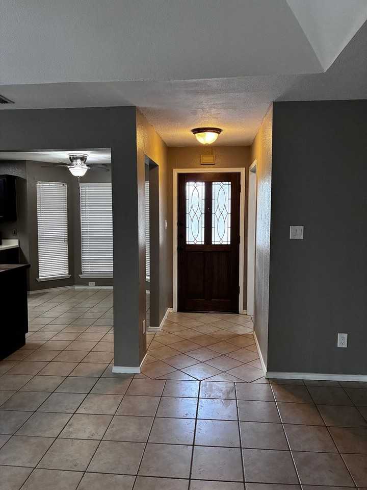 2112 Pin Oak Rd - Photo 2 of 16
